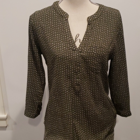 5/$30 NWOT IRIS V Neck Button front top - Picture 1 of 7
